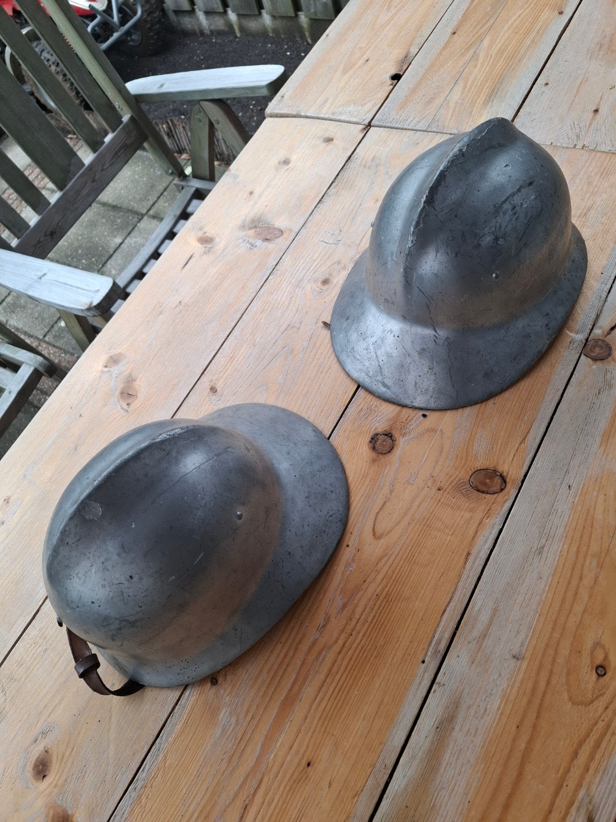 franse adrian helm twee stuks, Ophalen of Verzenden, Landmacht, Overige gebieden, Helm of Baret