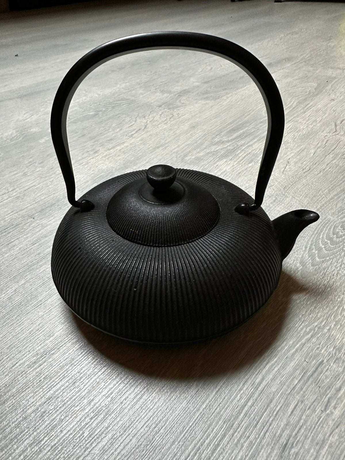 Gietijzeren theepot, Minder dan 1 liter, Ophalen of Verzenden, Zo goed als nieuw, Draadloos