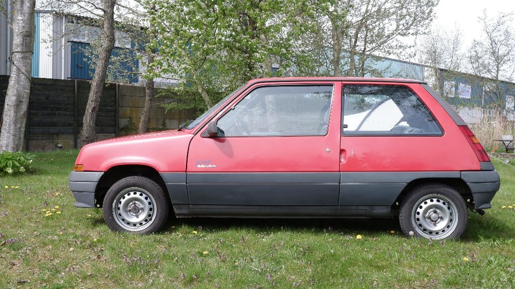 Renault super 5  automaat  Bj.1990 Rood, Auto's, Renault, Stof, 779 kg, 4 cilinders, 4 stoelen