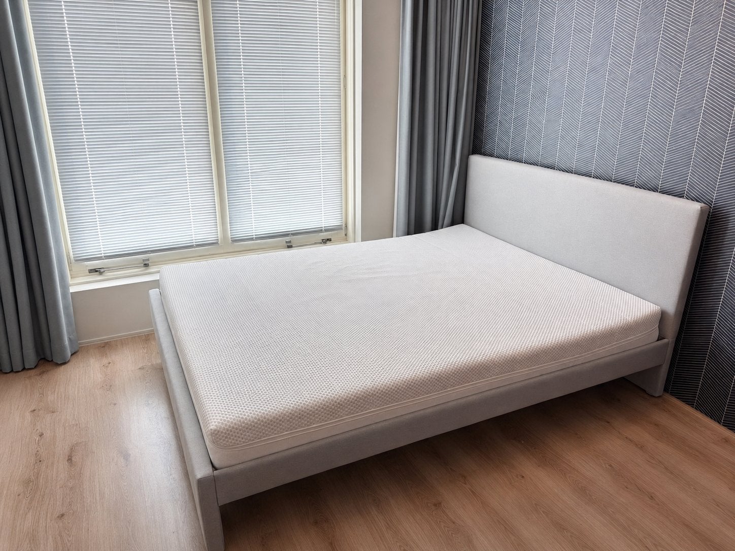 Ikea Gladstad bed 160x200 grijs, incl foammatras, z.g.a.n., Ophalen, Tweepersoons, Zo goed als nieuw, 200 cm