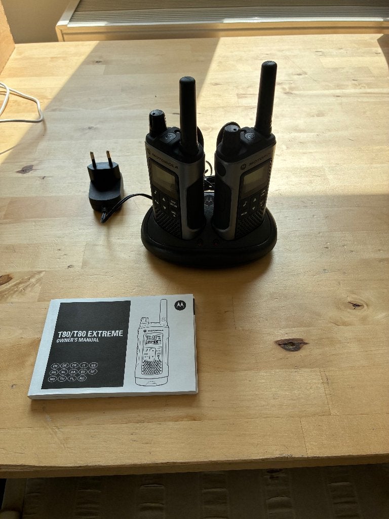 Motorola Walkie Talkie set met oplaadstation, Telecommunicatie, Portofoons en Walkie-talkies, Ophalen, Zo goed als nieuw, 5 tot 15 km