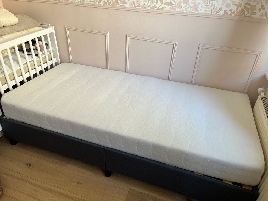 Eenpersoons bed (3 maanden oud), Ophalen, 90 cm, Eenpersoons, Zo goed als nieuw
