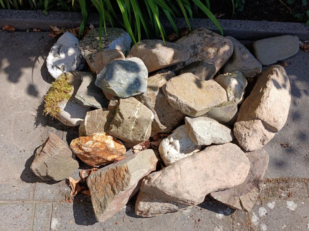 Gratis af te halen: stenen voor bij de vijver / rotspartij, Tuin en Terras, Grind, Keien en Split, Ophalen, Gebruikt