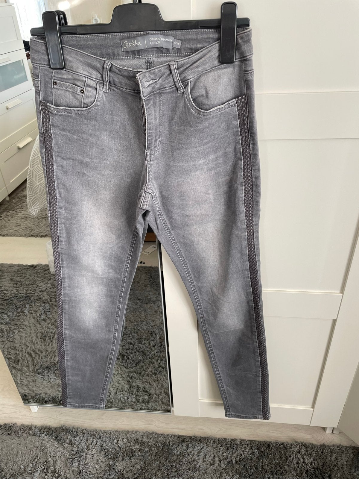 Grijze Geisha jeans met zijstreep - Maat W28/W29, Ophalen of Verzenden, Zo goed als nieuw, Grijs, W28 - W29 (confectie 36)