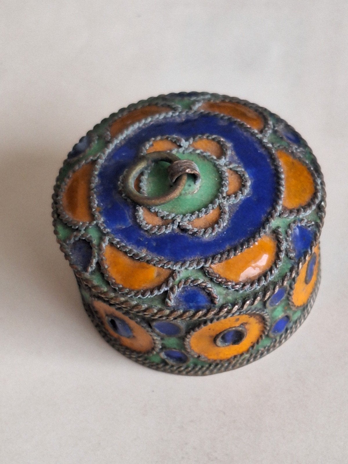 Vintage geëmailleerde metalen doosje - 3,7cm, Antiek en Kunst, Ophalen of Verzenden