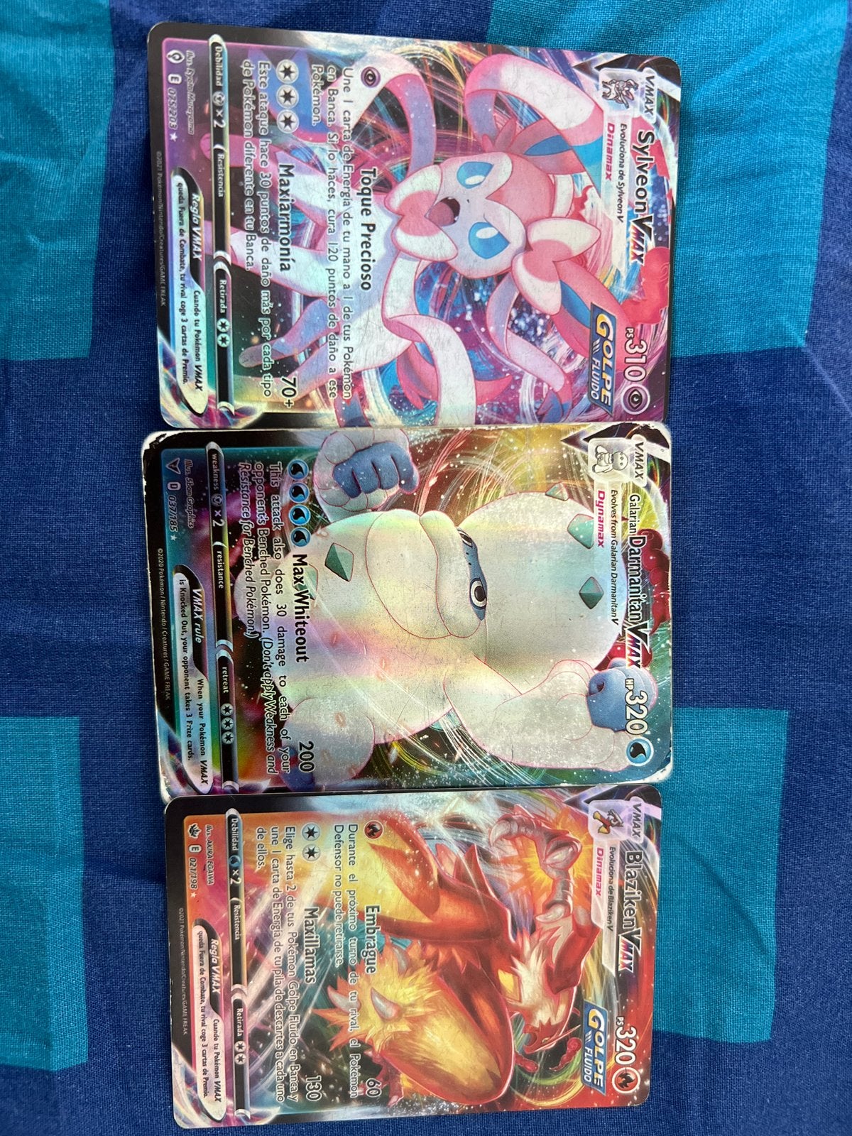 Pokémon VMAX Kaarten: Sylveon, Galarian Darmanitan, Blaziken, Ophalen of Verzenden, Zo goed als nieuw, Meerdere kaarten