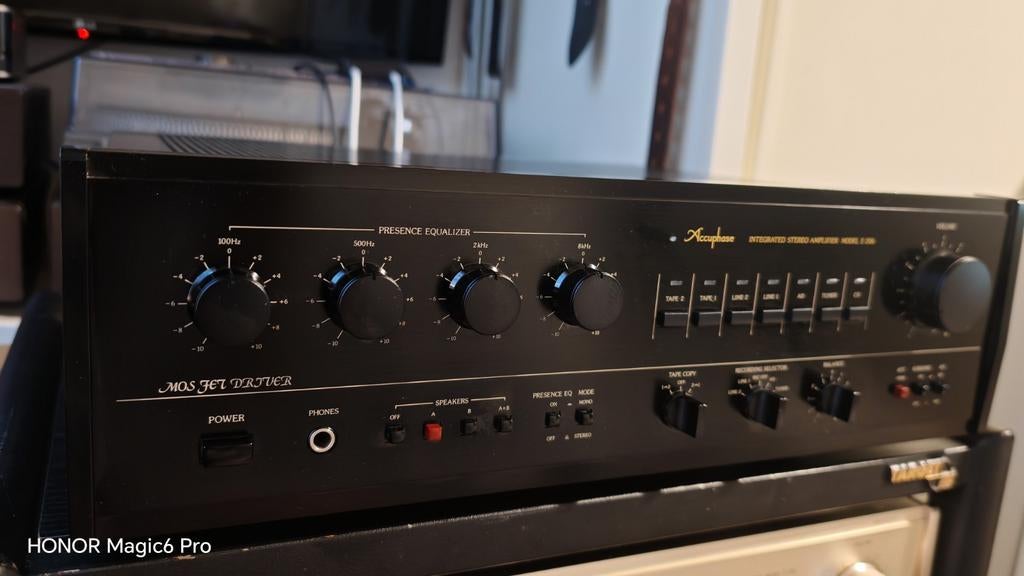 Accuphase E-206 Geïntegreerde Stereo Versterker, Overige merken, Ophalen of Verzenden, Zo goed als nieuw, 60 tot 120 watt