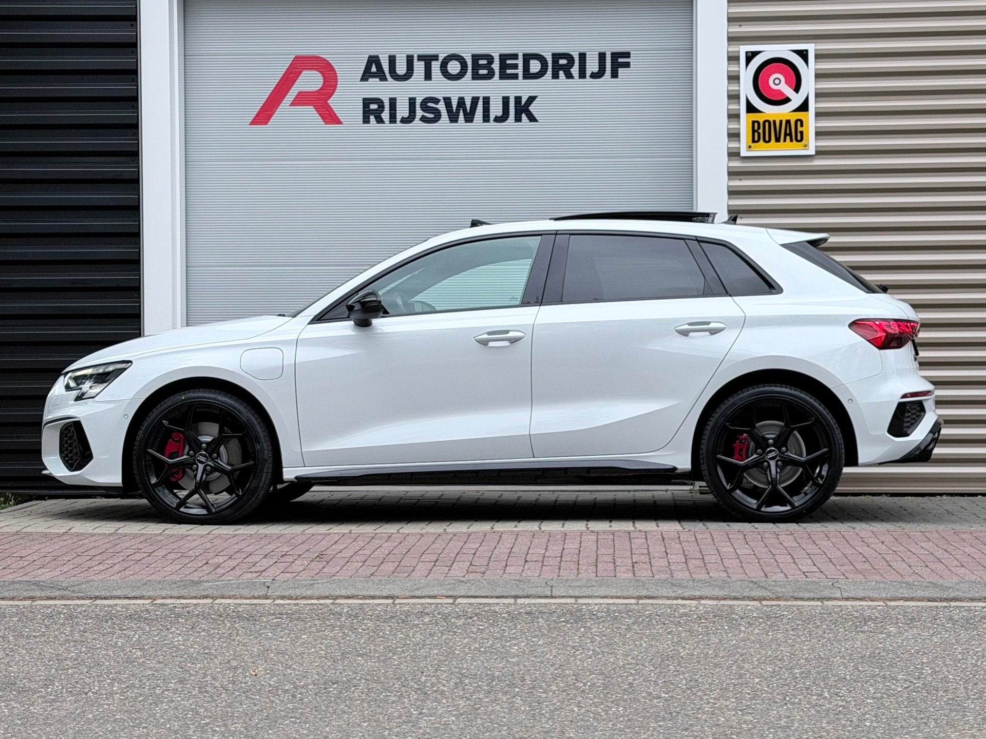 Audi A3 Sportback 45 TFSI e S edition Competition Pano/Sfeer, Auto's, Gebruikt, 4 cilinders, Wit, 245 pk