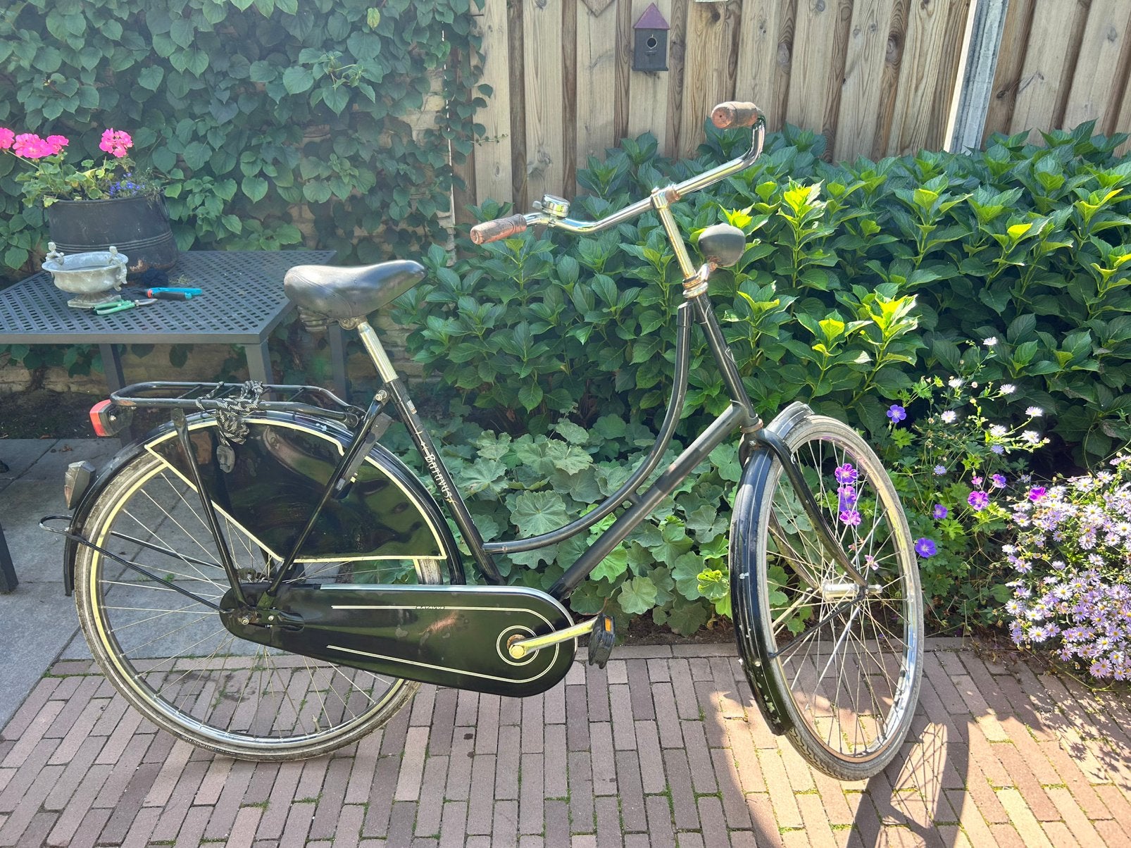 Stevige zwarte Batavus Omafiets, Fietsen en Brommers, Fietsen | Dames | Omafietsen, Ophalen, Zo goed als nieuw