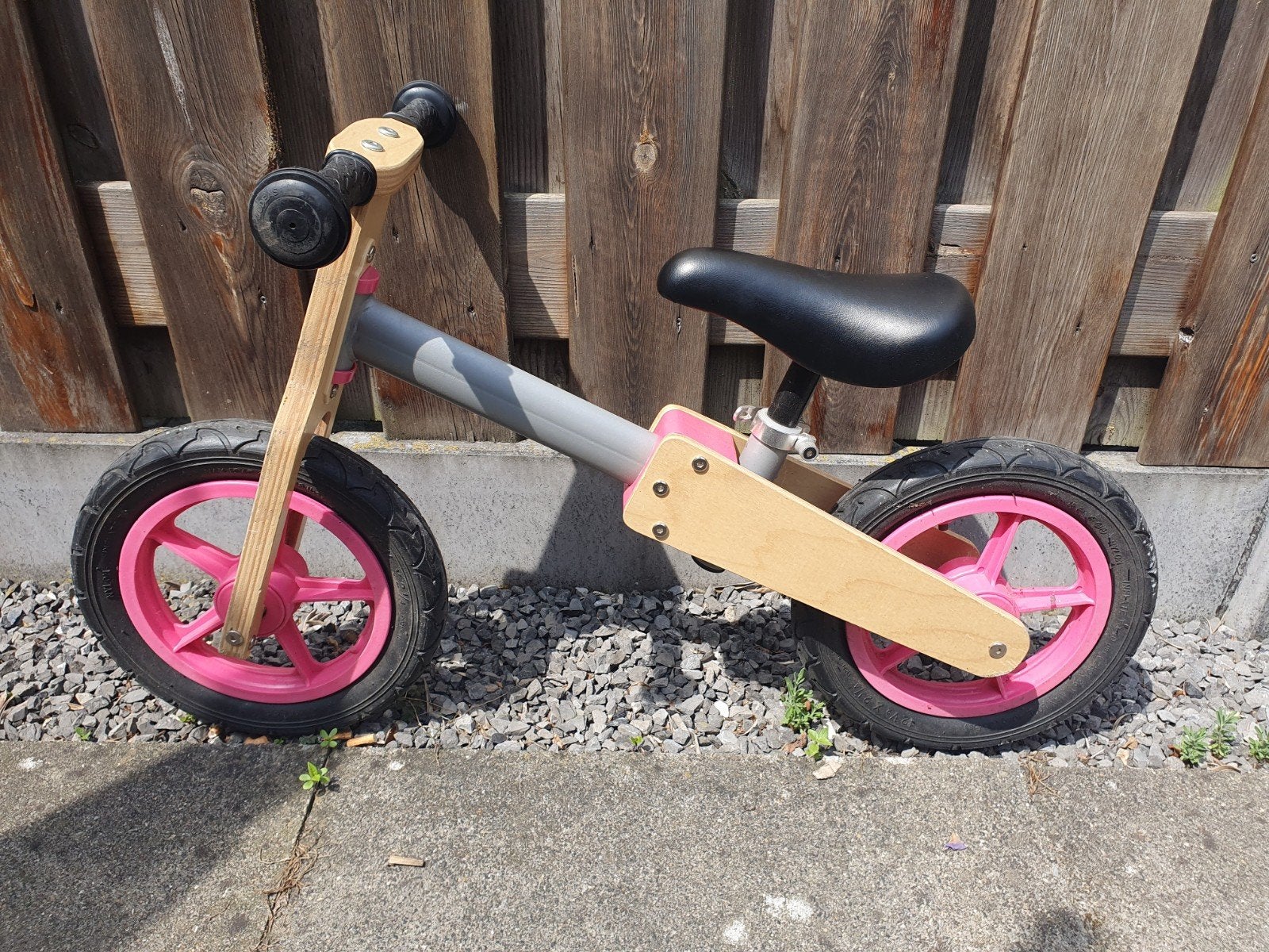 Houten loopfiets met roze accenten - Goede staat, Ophalen, Zo goed als nieuw, Loopfiets