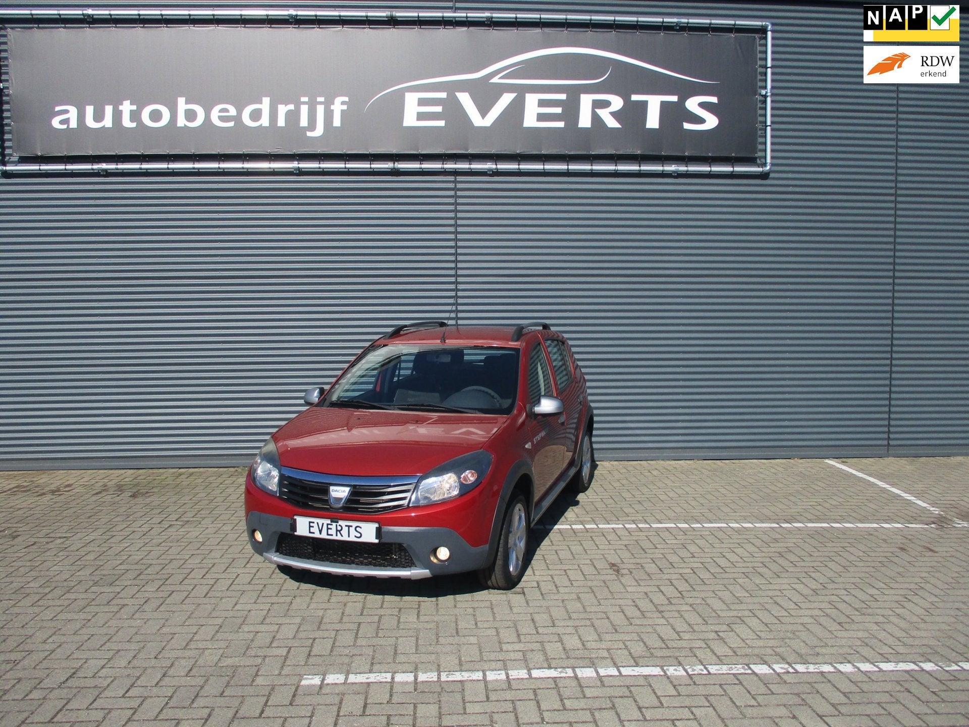 Dacia Sandero 1.6 Stepway 142377 Km Nap Apk 26-06-2027 distr, Auto's, Stof, 4 cilinders, 1070 kg, Origineel Nederlands