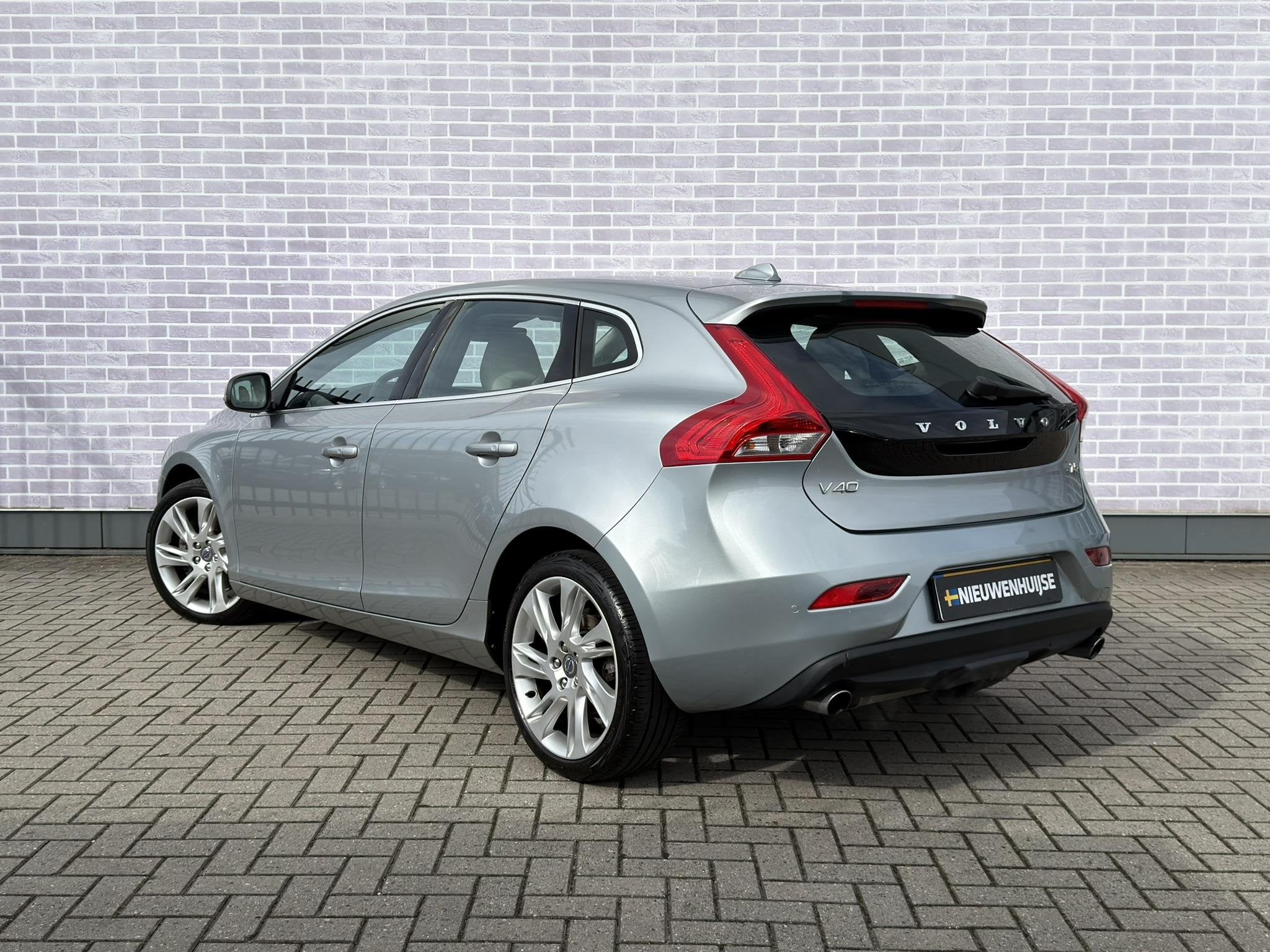 Volvo V40 T5 245 pk Summum | Automaat | Trekhaak | Navigatie, Auto's, Volvo, Gebruikt, 4 cilinders, Hatchback, 5 stoelen