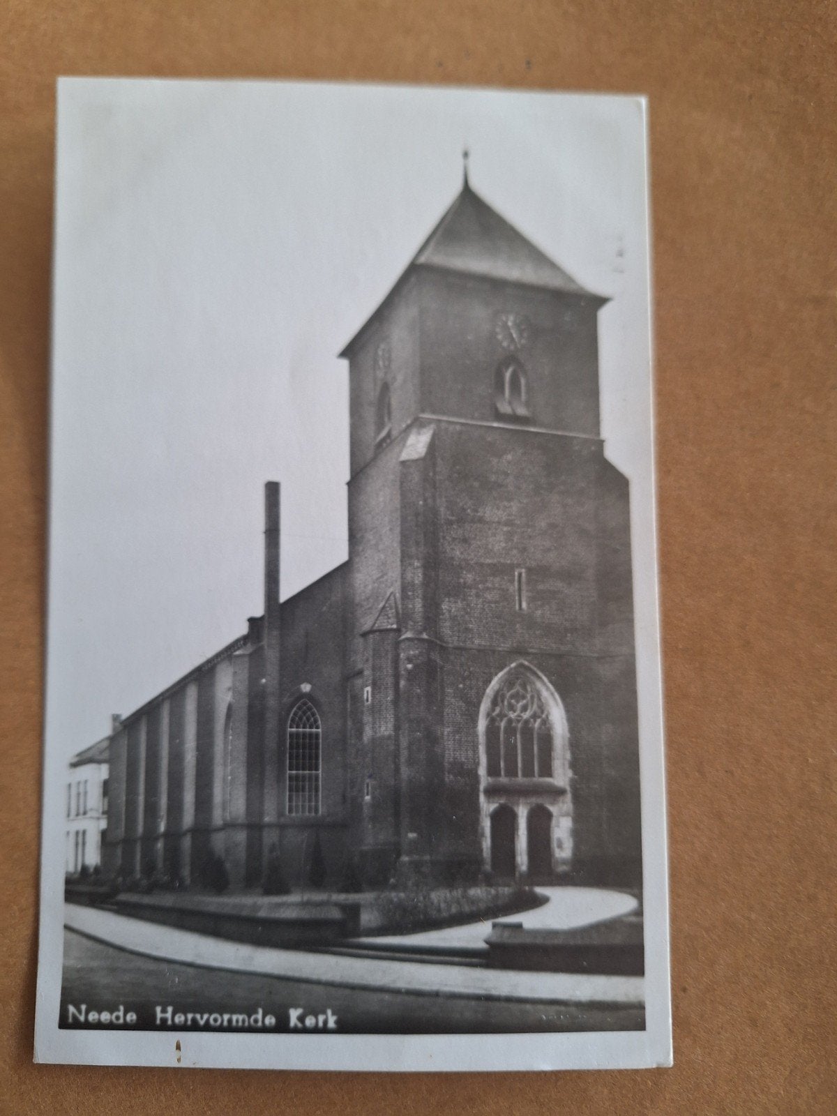 Ansichtkaart  van de De Grote Kerk in Neede 22sept 1945, Verzamelen, Ophalen of Verzenden, 1940 tot 1960