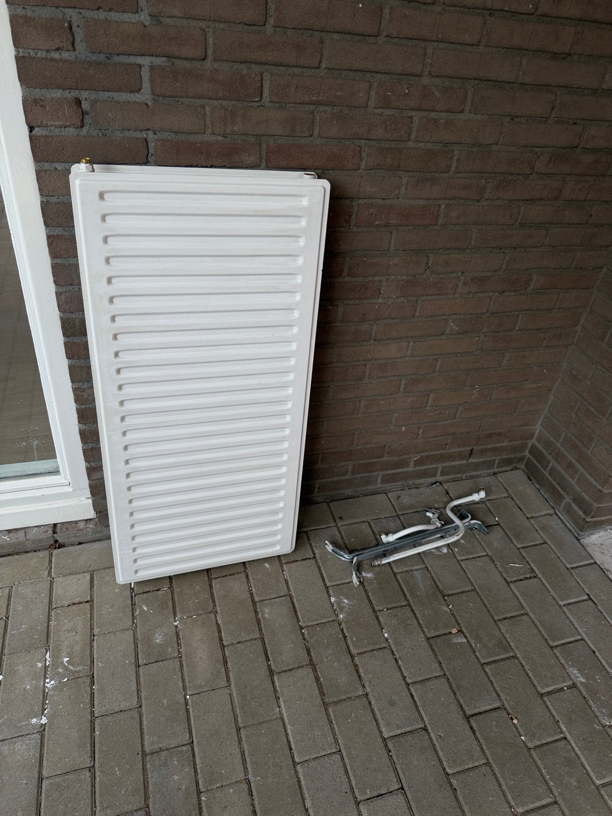 Witte radiator, gebruikt, inclusief beugels, Doe-het-zelf en Verbouw, Verwarming en Radiatoren, Ophalen, Radiator, 60 tot 150 cm