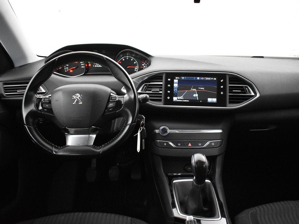 Peugeot 308 SW 1.2 PureTech Blue Lease + Trekhaak, Voorwielaandrijving, Stof, Gebruikt, Euro 6