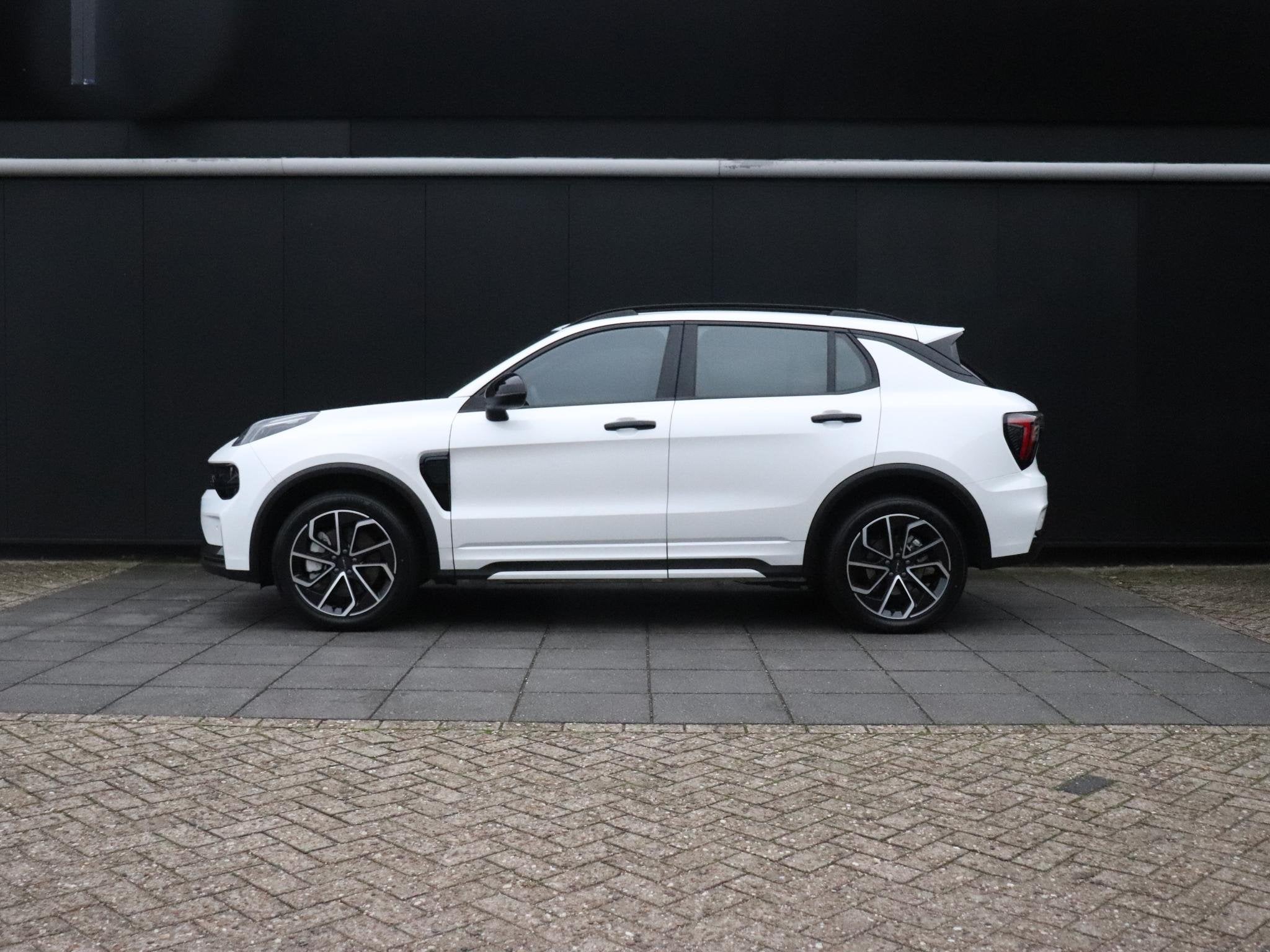 Lynk & Co 01 1.5 | NIEUW MODEL | CAMERA | STOELVERW. | NAVI, Auto's, Dealer onderhouden, Stof, Euro 6, 4 cilinders