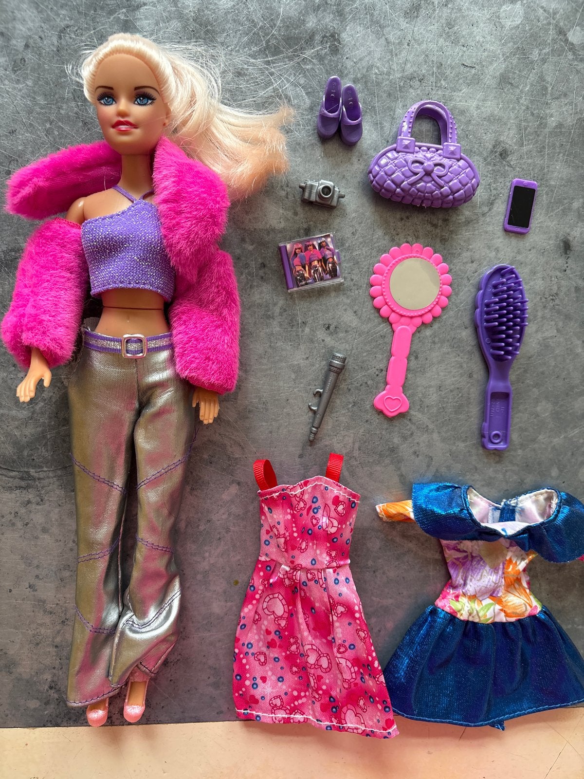 Barbie popster met kleding en accessoires, Ophalen of Verzenden, Gebruikt, Barbie