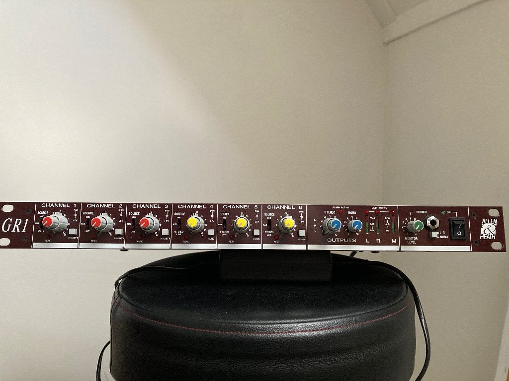 Allen & Heath GR1 stereo zone-/line mixer, Ophalen of Verzenden, Gebruikt, 5 tot 10 kanalen, Microfooningang