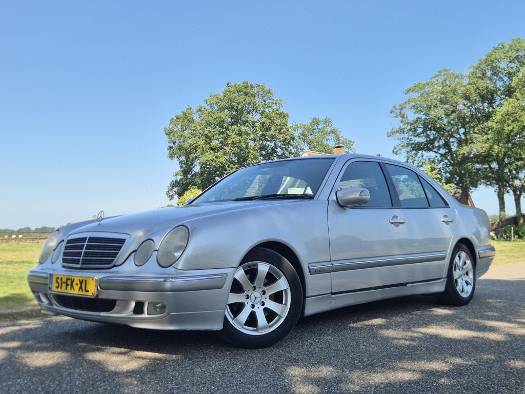 Mercedes-Benz E-Klasse 240 Avantgarde (bj 2000, automaat), Auto's, Oldtimers, Automaat, Bedrijf, 2398 cc, 170 pk