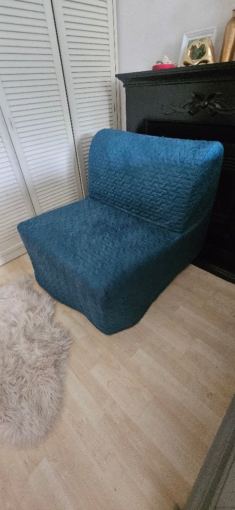 Mooie stoel/slaapbank, Ophalen, Blauw, Zo goed als nieuw, Eén