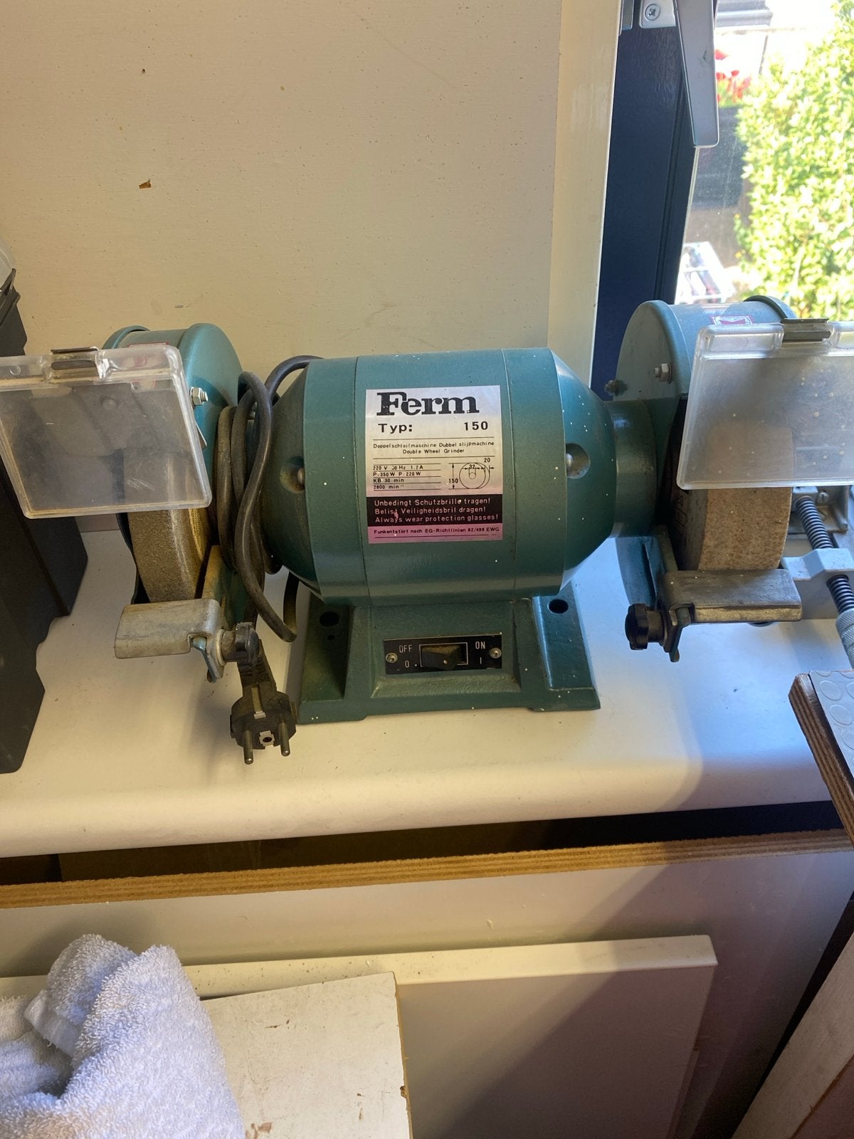 Ferm Type 150 Dubbele Slijpmachine / Werkbankslijpmachine, Ophalen of Verzenden, Gebruikt, Minder dan 700 watt, Werkbankslijpmachine