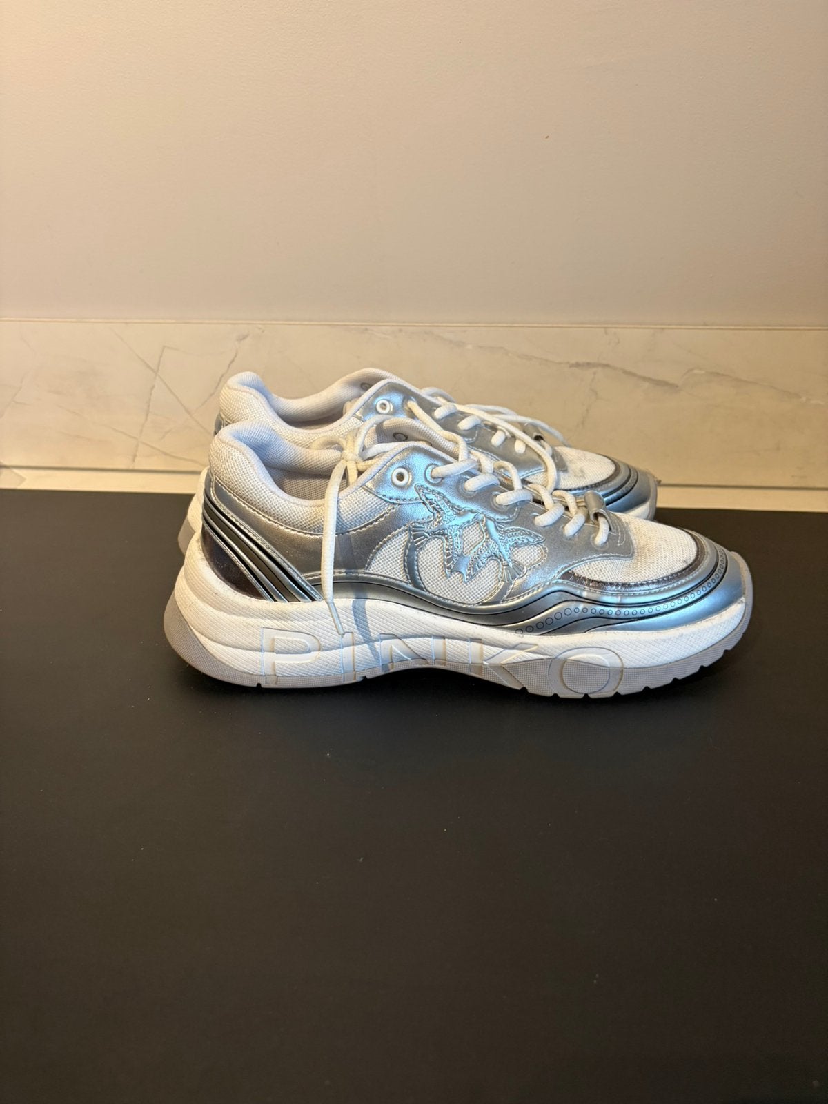 Pinko sneakers maat 40 zilver, Kleding | Dames, Schoenen, Ophalen of Verzenden, Zo goed als nieuw, Overige kleuren, Sneakers of Gympen