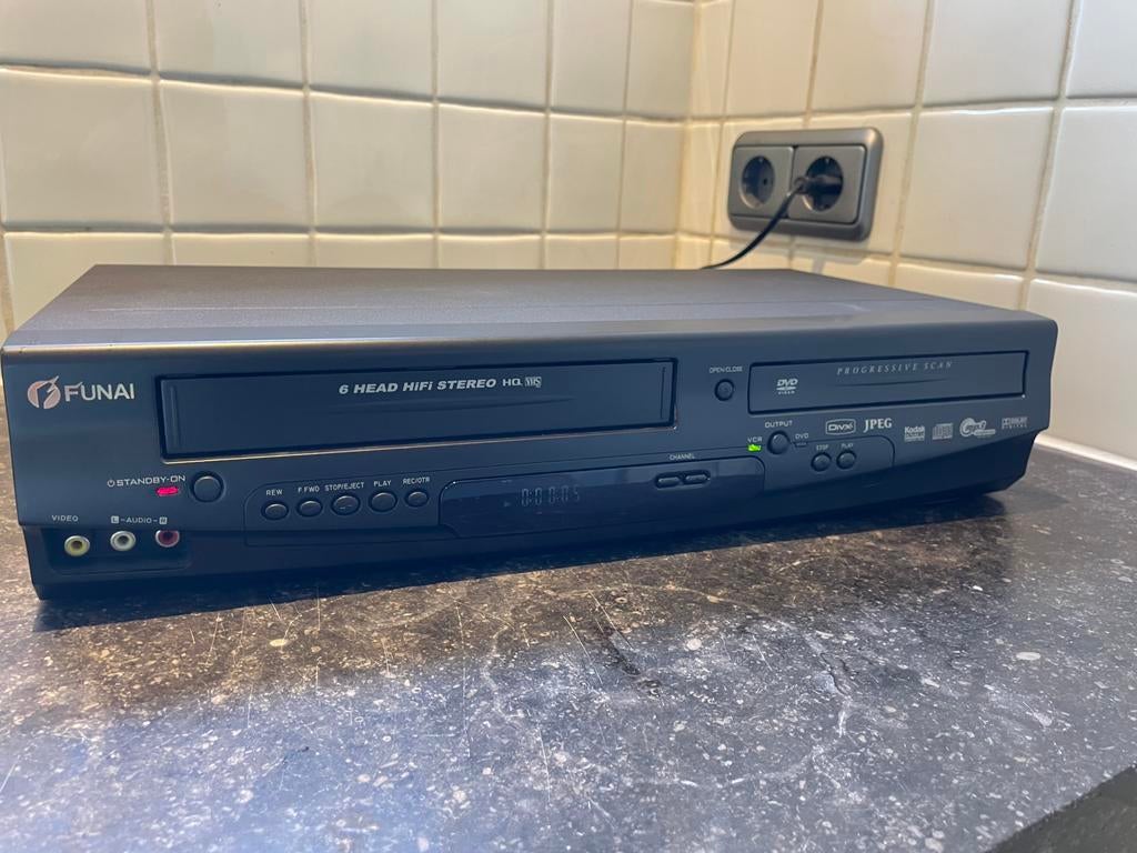 Funai D8A-A4110DB VHS-DVD-CD speler, Ophalen of Verzenden, Zo goed als nieuw