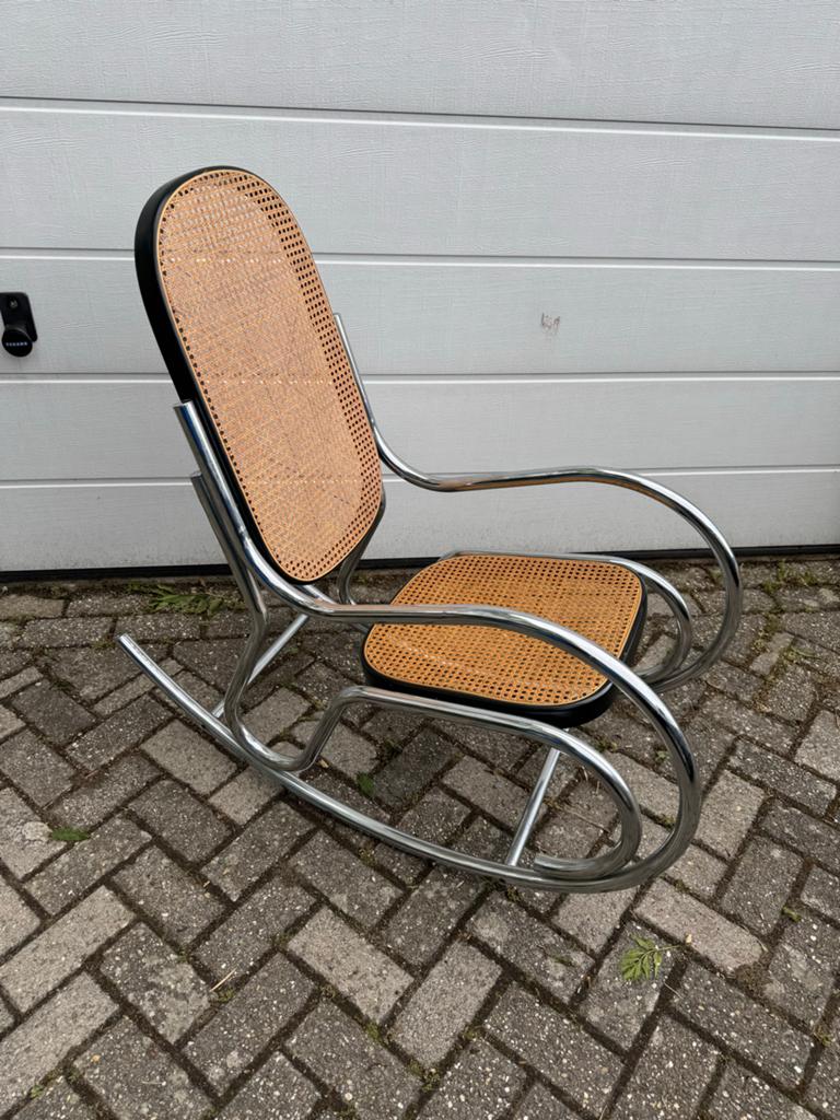 Vintage Thonet stijl Schommelstoel Chroom met Rotan, Huis en Inrichting, Stoelen, Gebruikt, Eén, Metaal, Overige kleuren, Ophalen of Verzenden