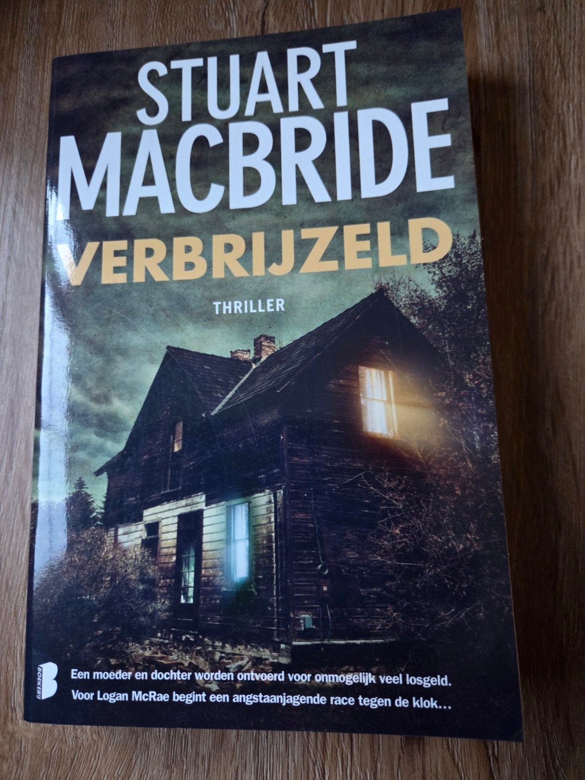 Verbrijzeld - Stuart MacBride (Thriller), Boeken, Ophalen of Verzenden, Zo goed als nieuw, Stuart MacBride, Wereld overig