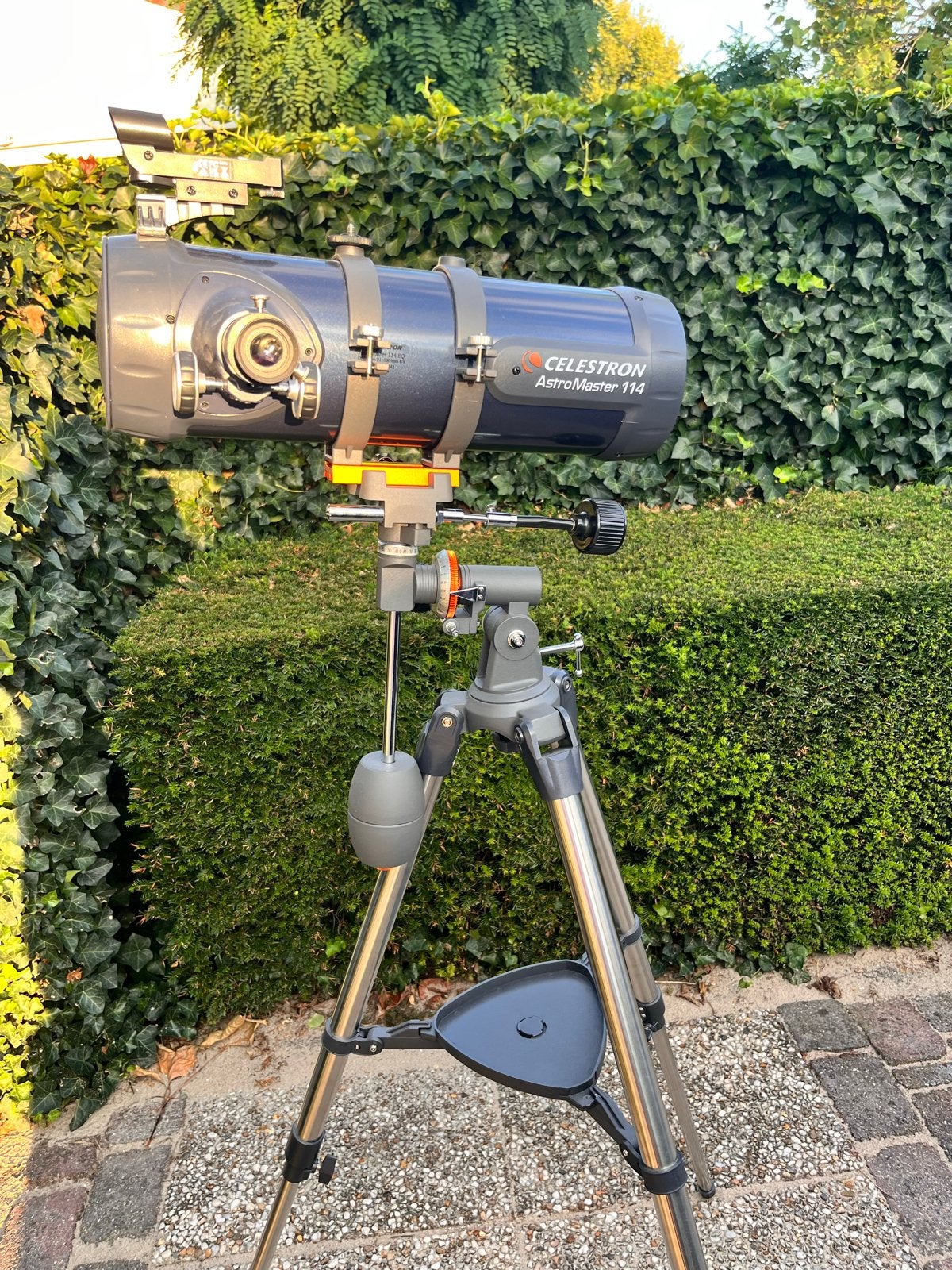 Celestron AstroMaster 114 EQ Telescoop - Zo goed als nieuw, Ophalen, 80 tot 200 mm, Met statief, Spiegeltelescoop (reflector)