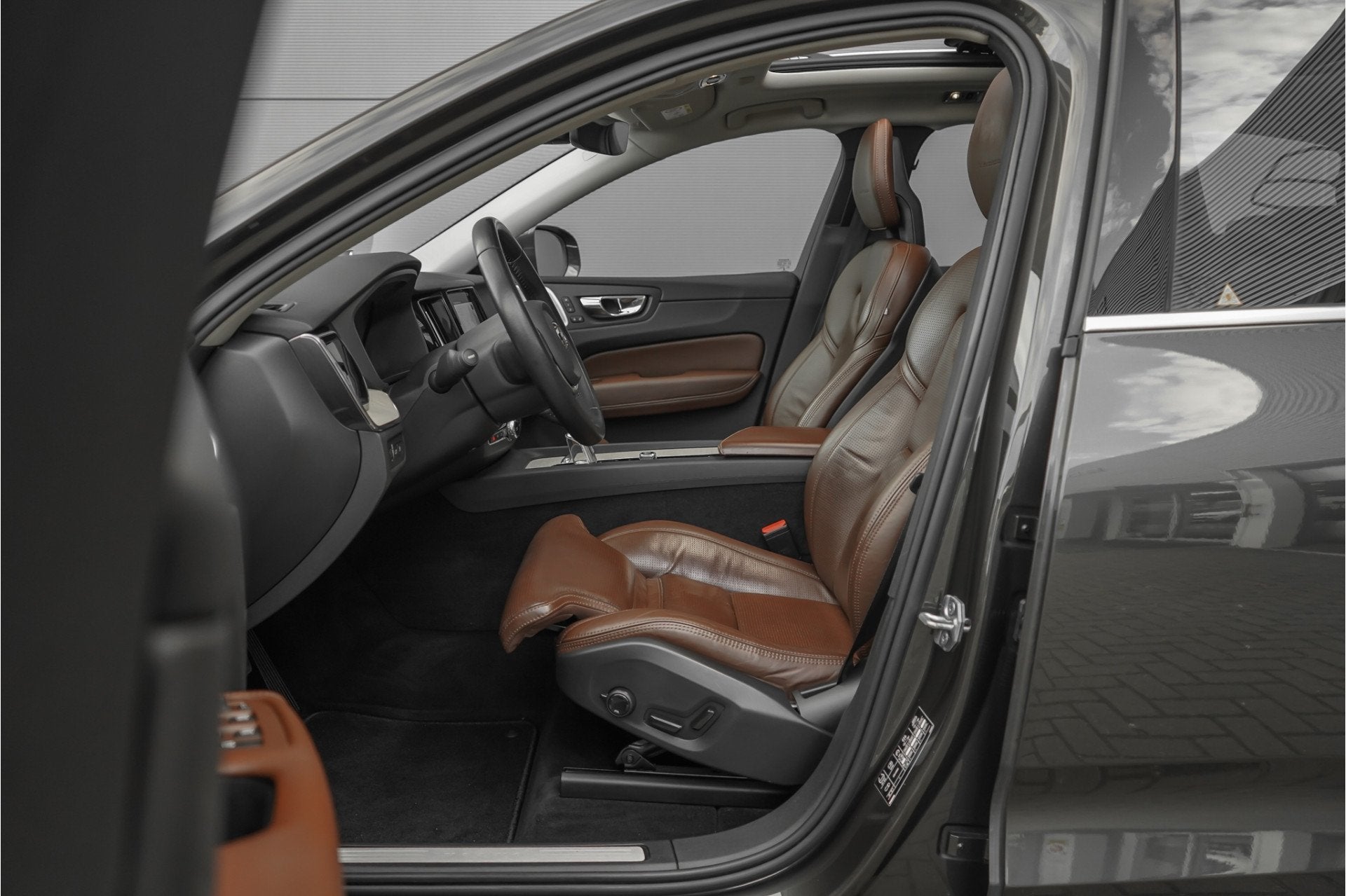 Volvo XC60 2.0 T8 Twin Engine AWD Inscription Pano CarPlay C, Automaat, Dealer onderhouden, Gebruikt, 1969 cc