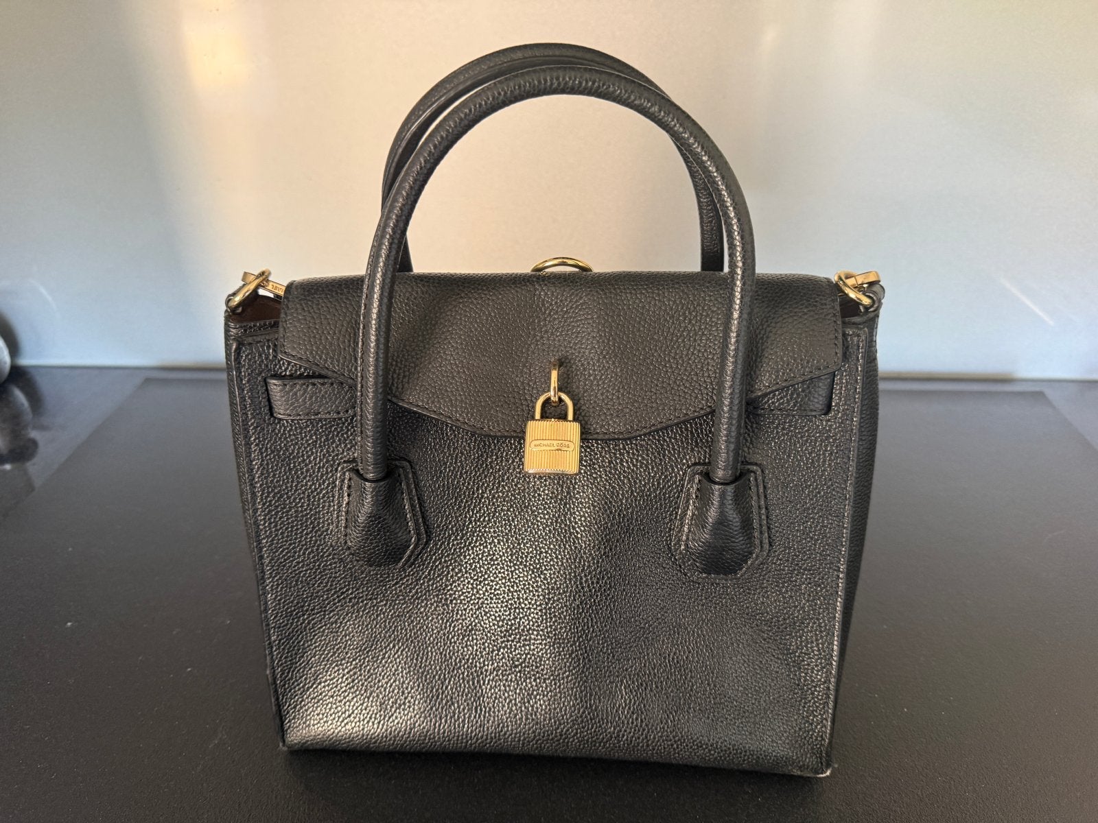 Originele Michael Kors 2-in-1 tas met portemonnee, Sieraden, Tassen en Uiterlijk, Tassen | Damestassen, Ophalen of Verzenden, Nieuw