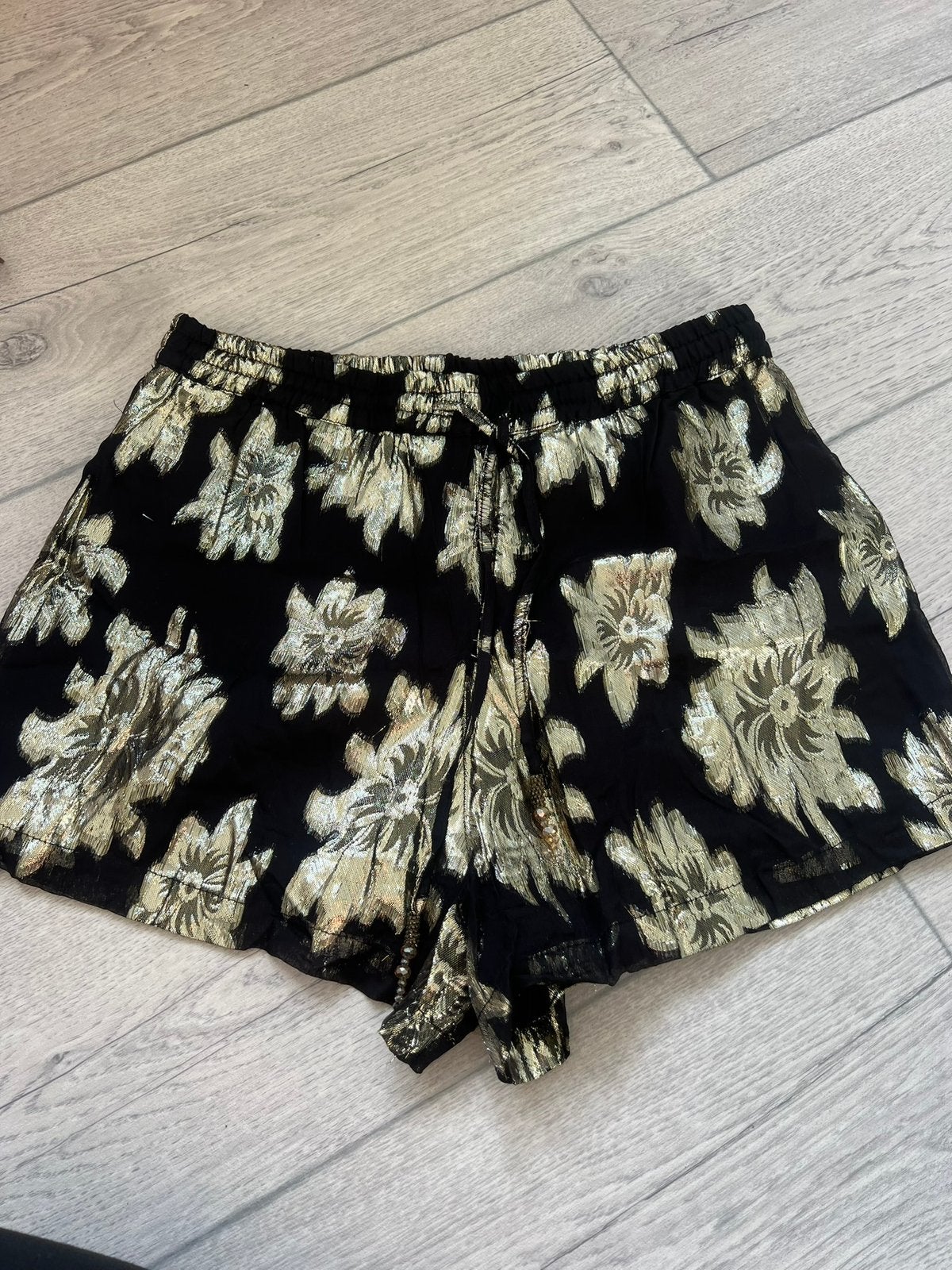 Short zwart goud maat L nieuw, Kleding | Dames, Maat 38/40 (M), Kort, Zwart, Ophalen of Verzenden
