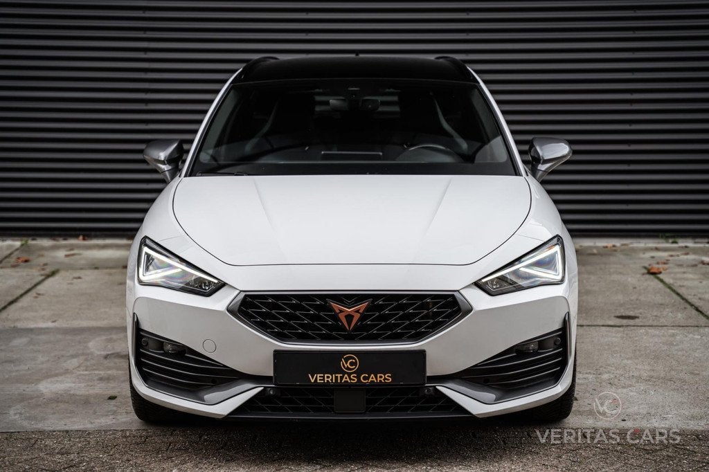 Cupra Leon ST 1.4 e-Hybrid 245PK|BTW|Camera|Carplay|Drive Pr, Auto's, Cupra, Gebruikt, 4 cilinders, Leon, Leder en Stof
