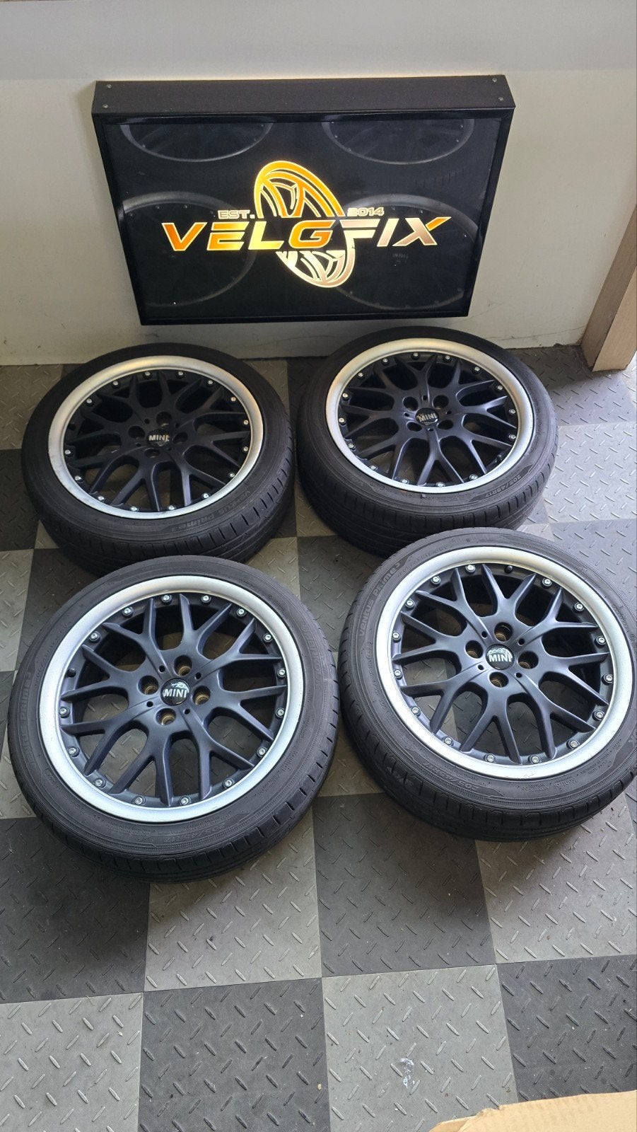 MINI Cross spoke
17 inch met hankook 205/45r17, Velg(en), 17 inch, Zomerbanden, 205 mm