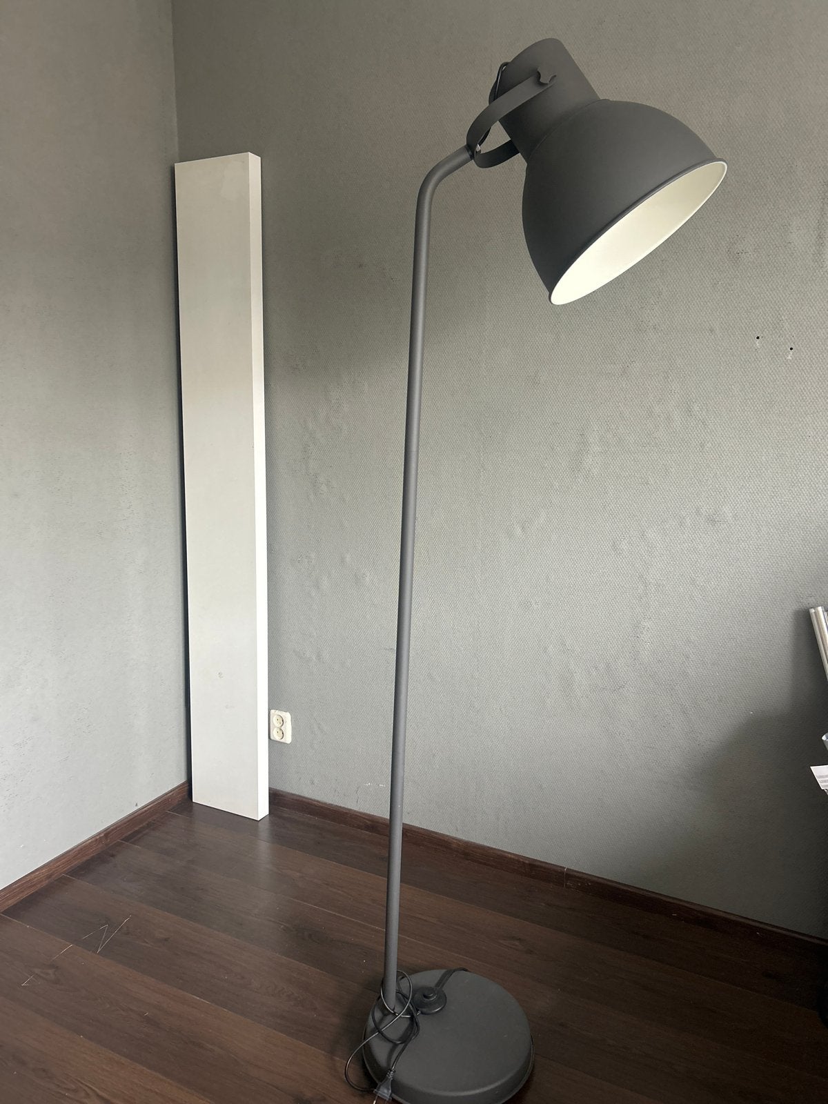 Ikea Hektar Vloerlamp - Donkergrijs, Ophalen, E27 (groot), Zo goed als nieuw, Metaal