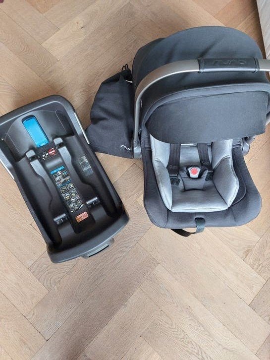 Nuna Pipa Lite autostoel met Isofix base, Autogordel of Isofix, Zijbescherming, Zo goed als nieuw, 0 t/m 13 kg