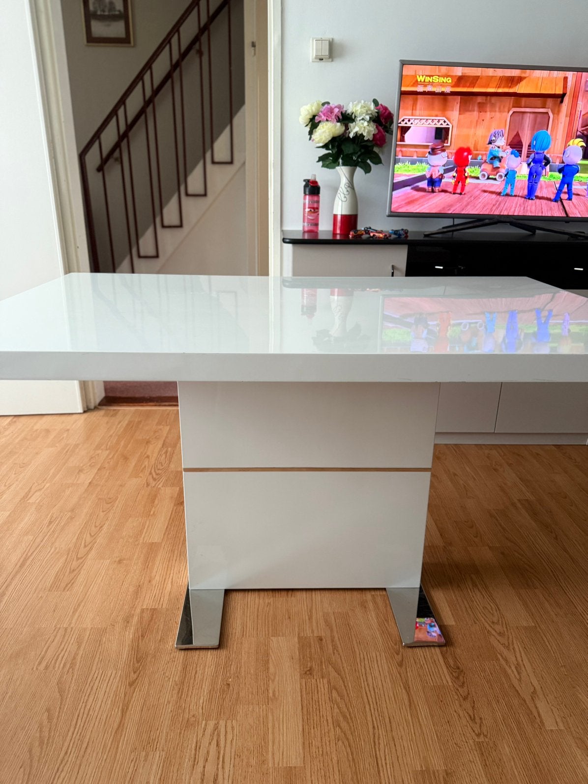 Mooie moderne witte eettafel, Huis en Inrichting, Ophalen, Zo goed als nieuw