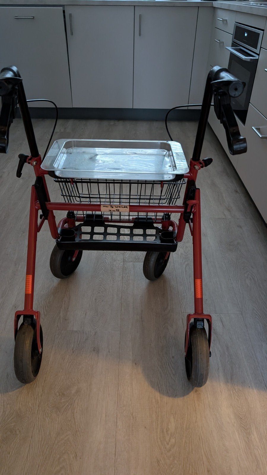rollator, rood, in uitstekende staat, Ophalen, Opvouwbaar, Zo goed als nieuw