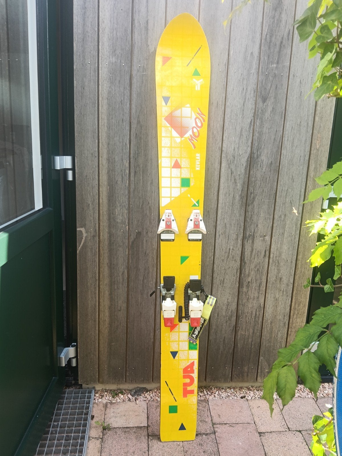 vintage TUA Moon Kevlar monoski  met Salomon bindingen, Sport en Fitness, 160 tot 180 cm, Gebruikt, Skiën, Ski's