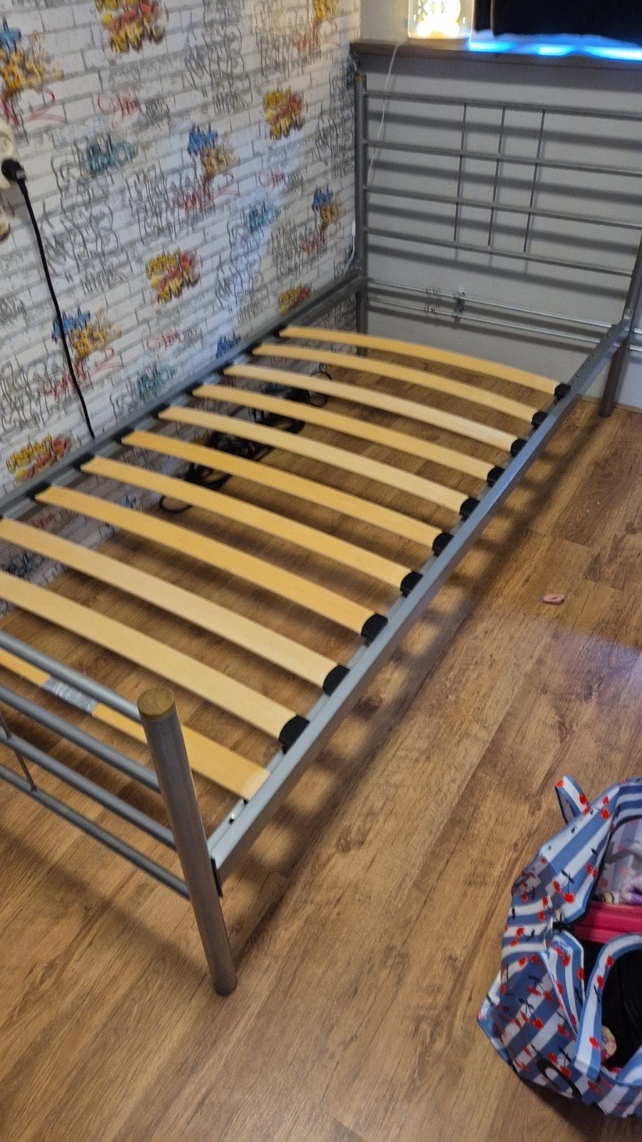 Eenpersoonsbed met lattenbodem - Metaal, Grijs, Ophalen, Gebruikt, 90 cm, Eenpersoons