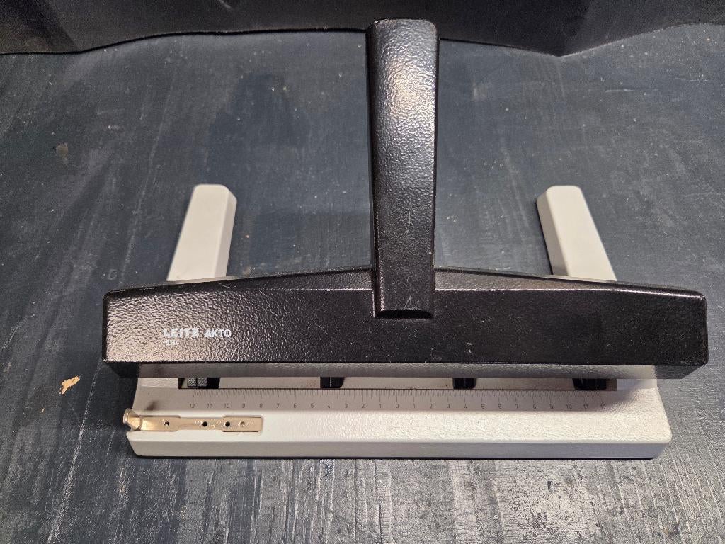 Leitz 5114 AKTO Heavy Duty perforator, Ophalen, Zo goed als nieuw