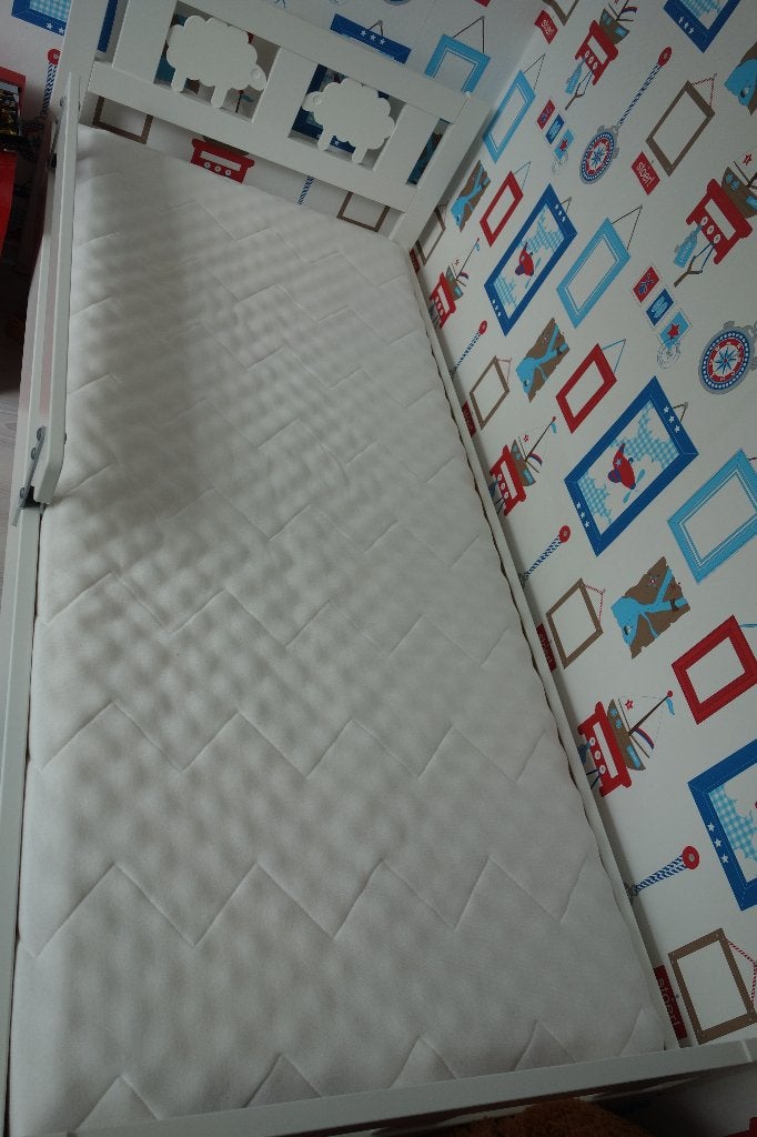Nette IKEA Peuterbed met lattenbodem & foam matras 70x160cm, Kinderen en Baby's, Kinderkamer | Bedden, Lattenbodem, Gebruikt, 70 tot 85 cm