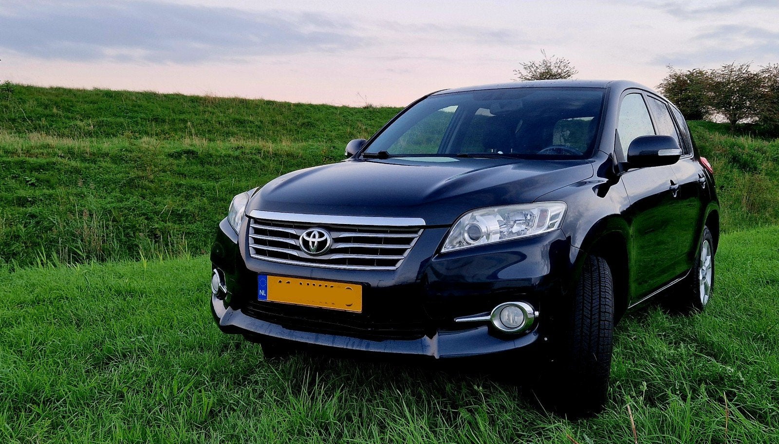 Toyota Rav4 2.0 Vvt-i 4WD 2011 blauw, Auto's, 13 km/l, Zwart, 4 cilinders, 75 €/maand