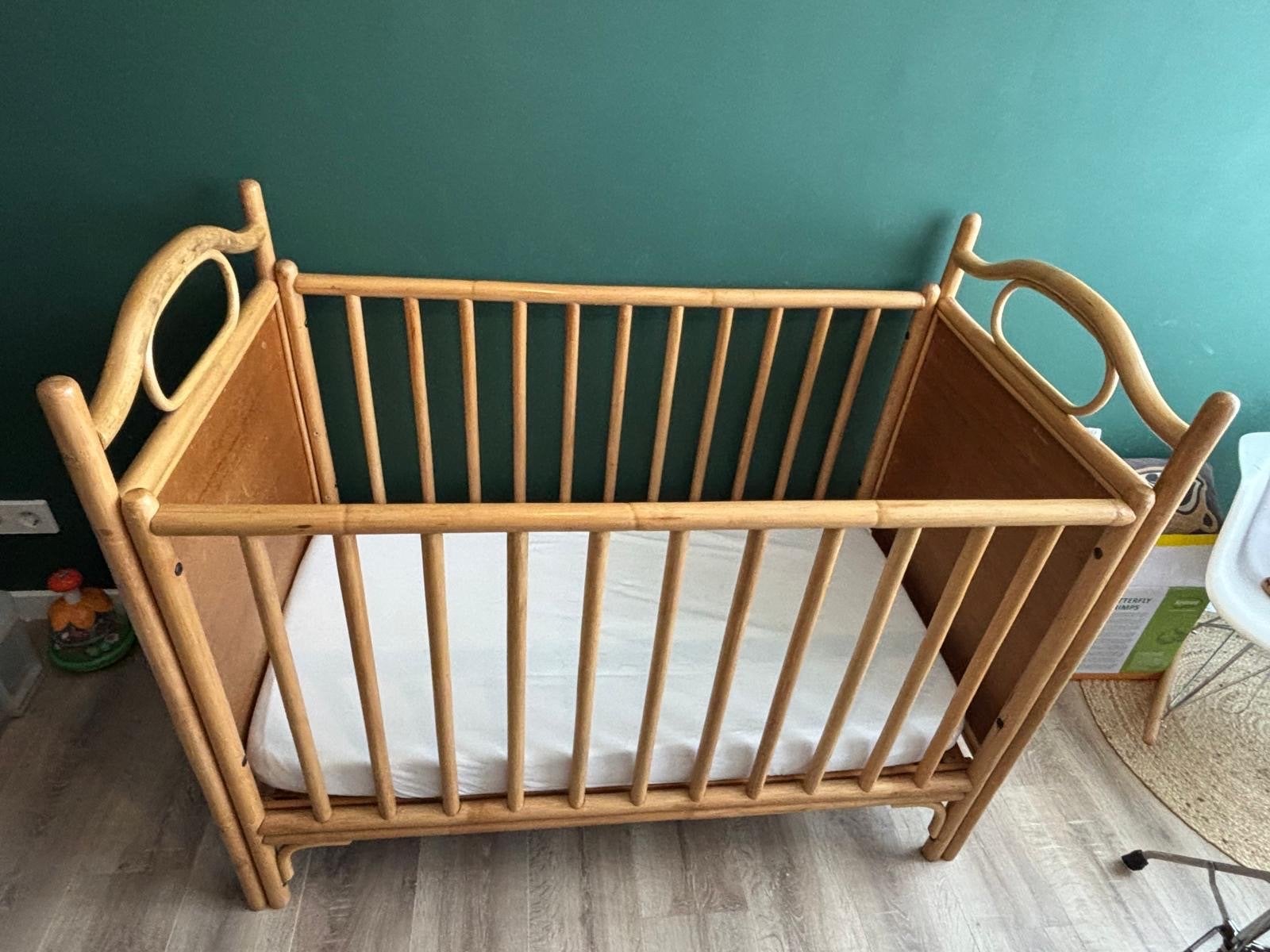 Vintage rotan ledikantje met matras, Ophalen, Gebruikt, Ledikant