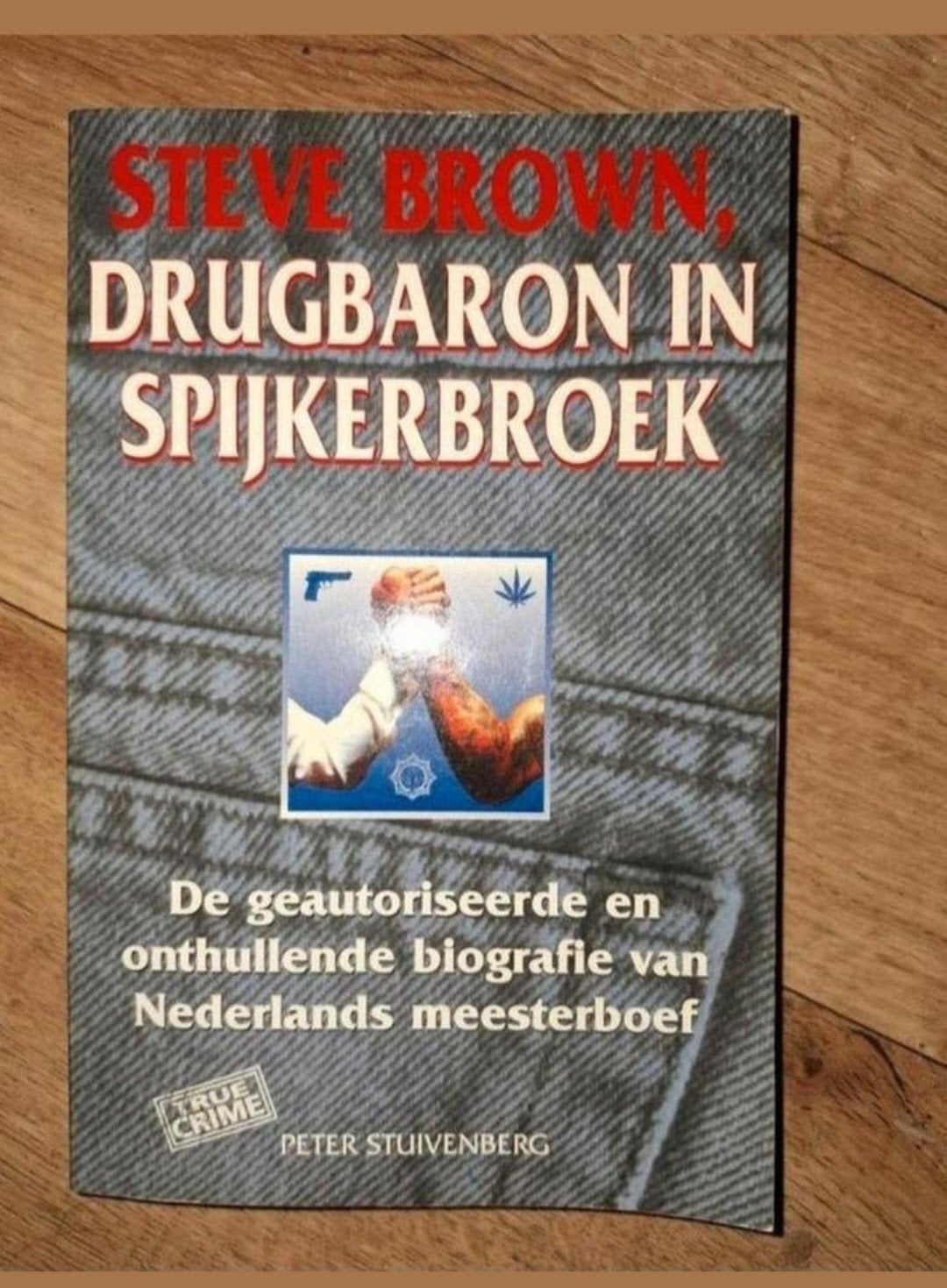 Steve Brown, Drugbaron in Spijkerbroek - True Crime, Ophalen of Verzenden, Zo goed als nieuw, Peter Stuivenberg, Overige