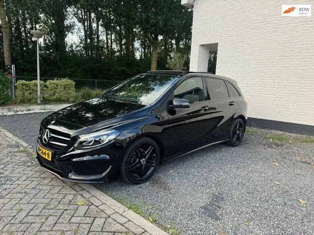 Mercedes-Benz B-klasse 180 AUTOMAAT PANO AMG NAP NAVI AIRCO, Auto's, Gebruikt, 4 cilinders, Bedrijf, Onderhoudsboekje
