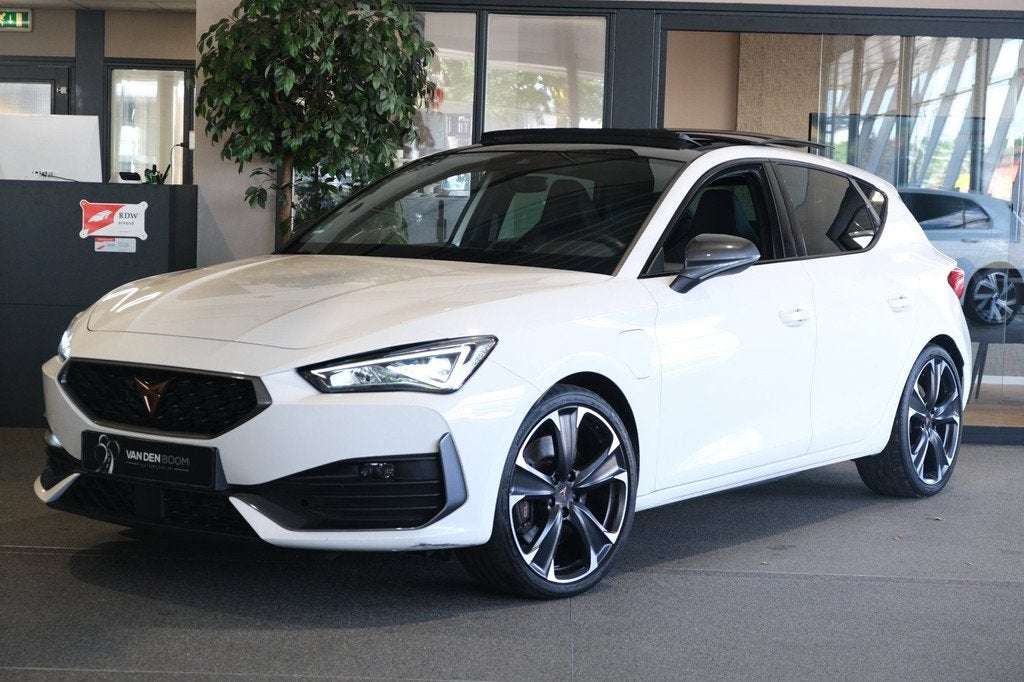 CUPRA Leon 1.4 e-Hybrid VZ 245PK Pano Navi Led Leder Pdc, Auto's, 77 km/l, Gebruikt, Zwart, 4 cilinders