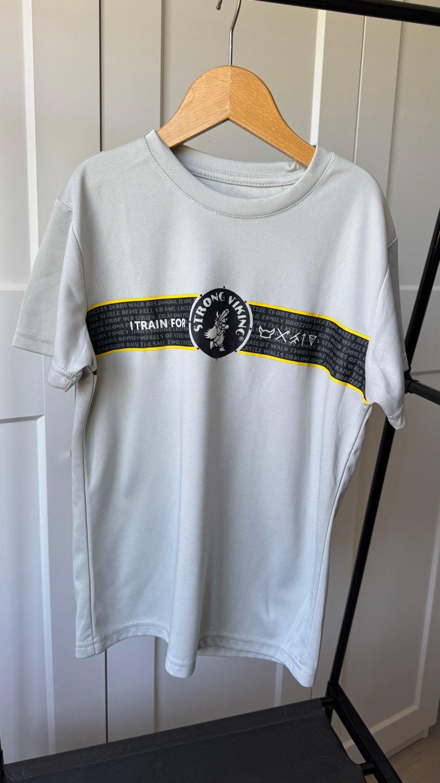 Strong Viking Kids T-shirt Maat 140/146, Jongen of Meisje, Sport- of Zwemkleding, Ophalen of Verzenden, Zo goed als nieuw