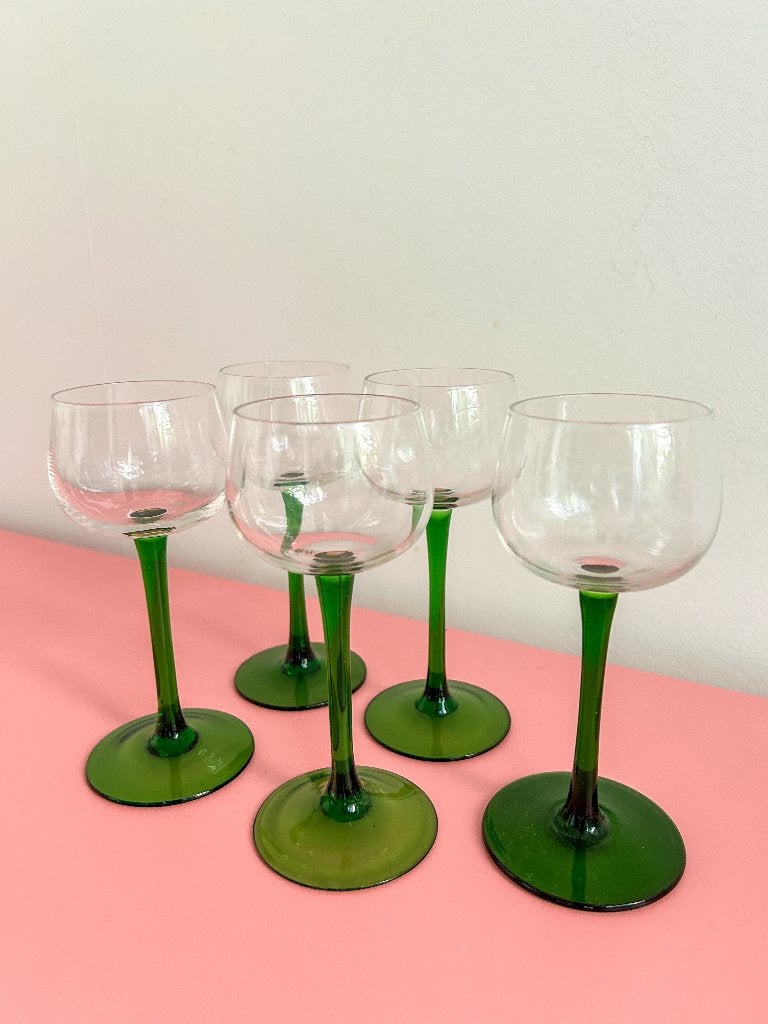 set van 5 Duitse Moezel wijnglazen met groene steel, Verzamelen, Glas en Borrelglaasjes, Ophalen of Verzenden, Zo goed als nieuw